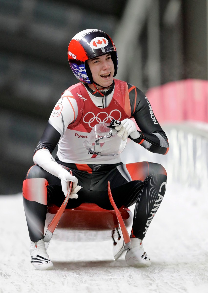 Kimberley McRae dans la zone d'arrivée après sa dernière descente à l'épreuve simple de luge, aux Jeux olympiques de PyeongChang, le 13 février 2018. (AP Photo/Wong Maye-E)