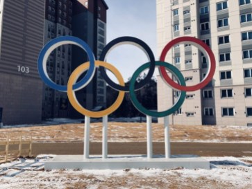 Équipe Canada - Village olympique Les anneaux olympiques