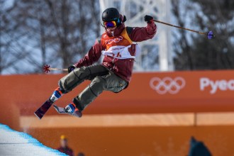 Rosalind Groenewoud lors de la finale de l'épreuve de la demi-lune en ski acrobatique, aux Jeux olympiques d'hiver de Pyeongchang 2018. (Photo: Vincent Ethier/COC)
