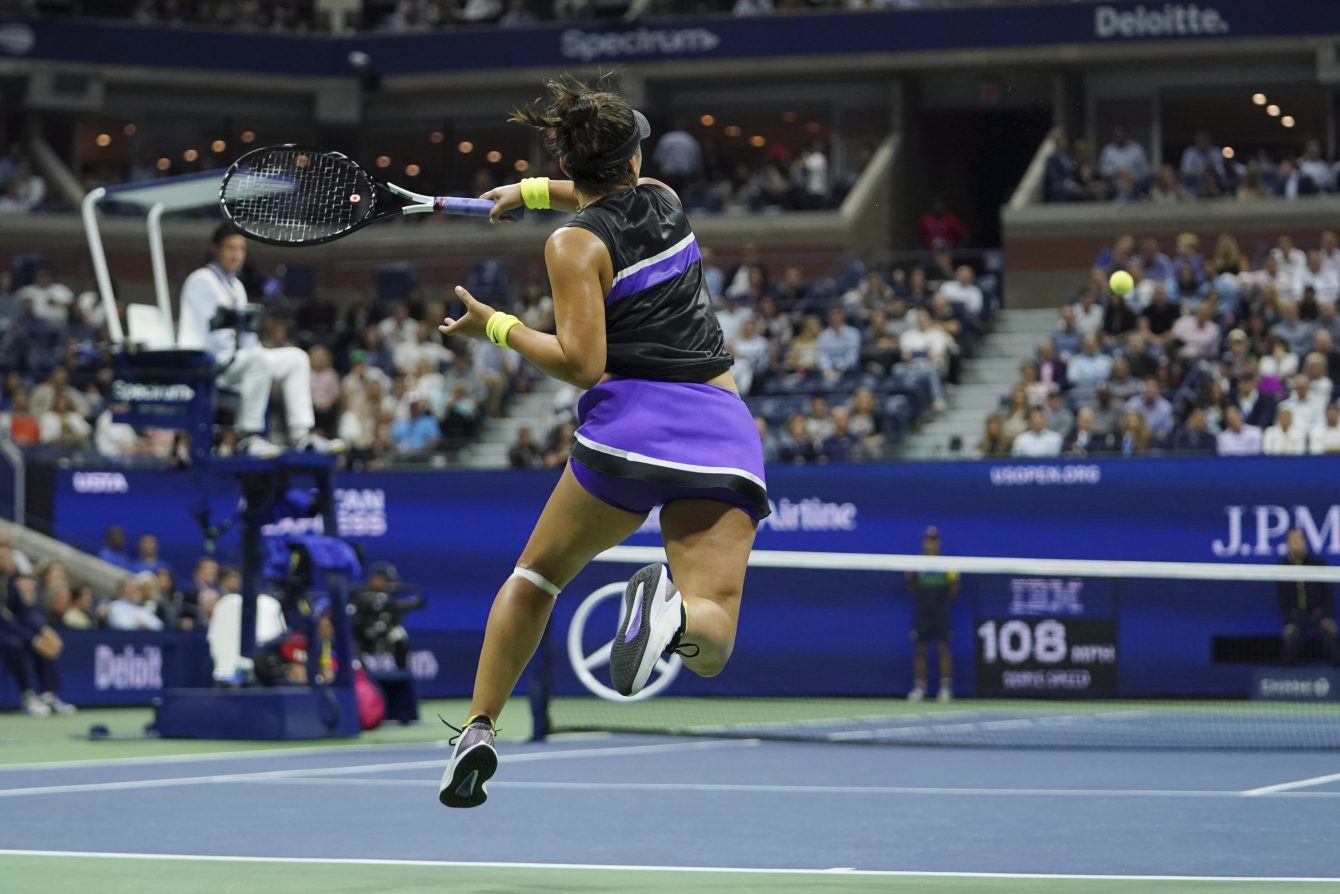 Bianca Andreescu dispute un match de tennis aux Internationaux des États-Unis