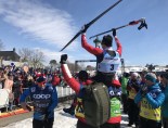 Alex Harvey célèbre sa médaille d'argent et la fin de sa carrière à la Coupe du monde de ski de fond de Québec, le 24 mars 2019. Photo : Équipe Canada