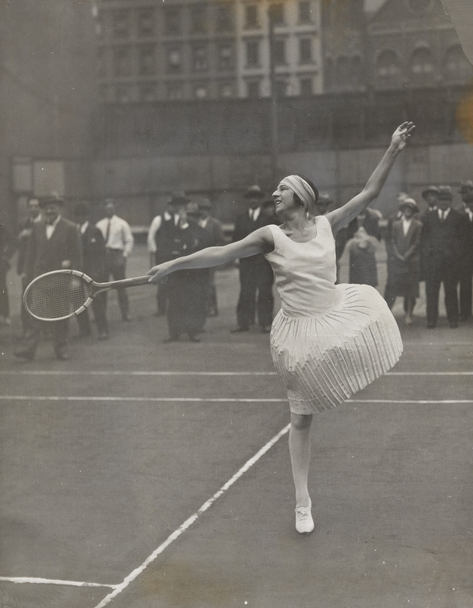 La diva française Suzanne Lenglen lors d'un entraînement public à New York dans les années 20. (Photo: MoMa)