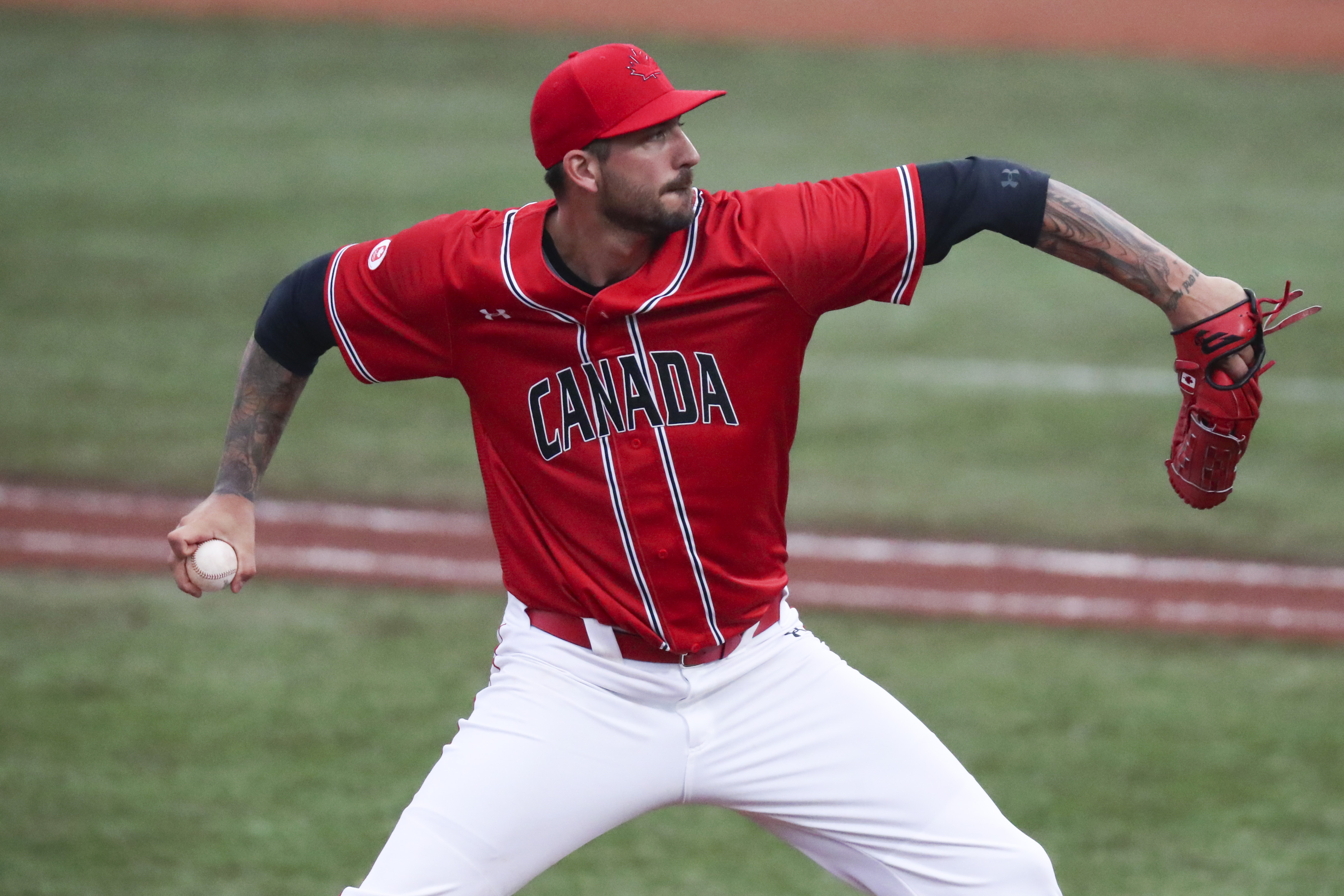 Phillipe Renaud lance une balle lors d'un match de baseball à Lima 2019