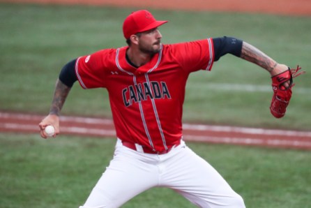 Équipe Canada Phillipe Renaud Baseball Lima 2019 Phillipe Renaud lance une balle lors d'un match de baseball à Lima 2019