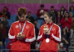 Jinsu Ha et Michelle Lee posent avec leurs médailles après avoir remporté l'argent en taekwondo poomsae mixte aux Jeux panaméricains de 2019 à Lima, le 28 juillet 2019. Photo de Dave Holland / COC