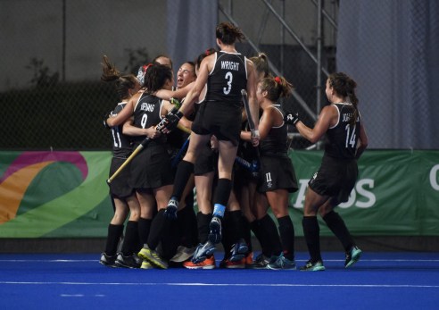 CJM_20190806_82 (1) Équipe Canada célèbre après avoir vaincu les États-Unis en demi-finale aux Jeux panaméricains de Lima, au Pérou, le 6 août 2019. Photo : Christopher Morris/COC