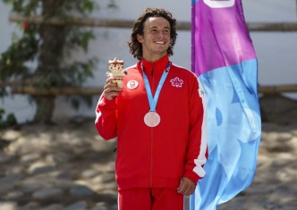 Keenan Simpson avec sa médaille de bronze