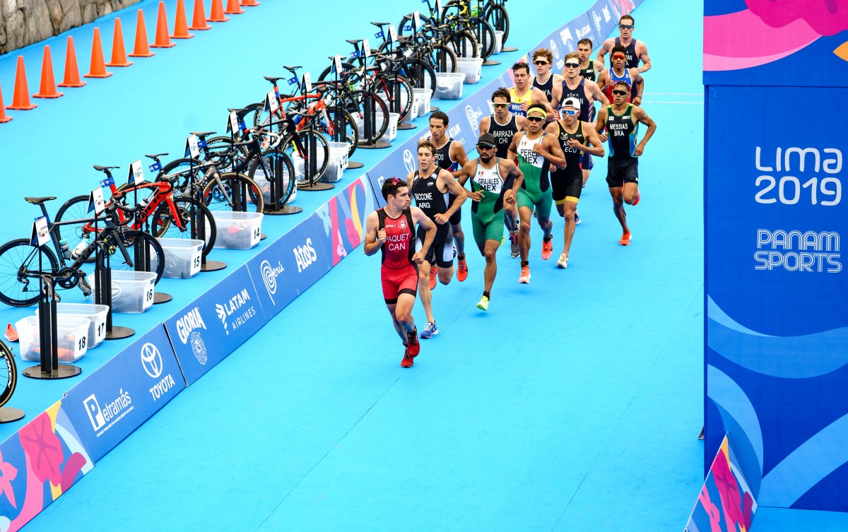 Charles Paquet durant le triathlon à Lima 2019