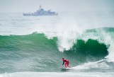 Cody Young surfe une vague à Lima 2019