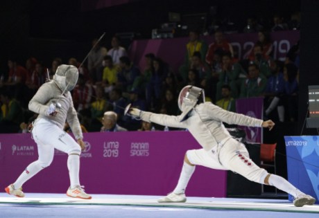 Équipe Canada Shaul Gordon Lima 2019 escrime Deux escrimeurs en duel aux Jeux panaméricains