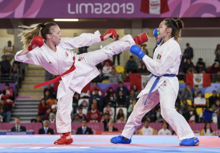 Équipe Canada Kate Campbell Lima 2019 Deux athlètes s'affronte au karaté