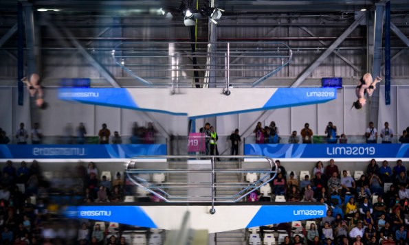 Équipe Canada Caeli McKay plongeon Lima 2019 Caeli McKay saute de la plateforme de 10 m à Lima 2019