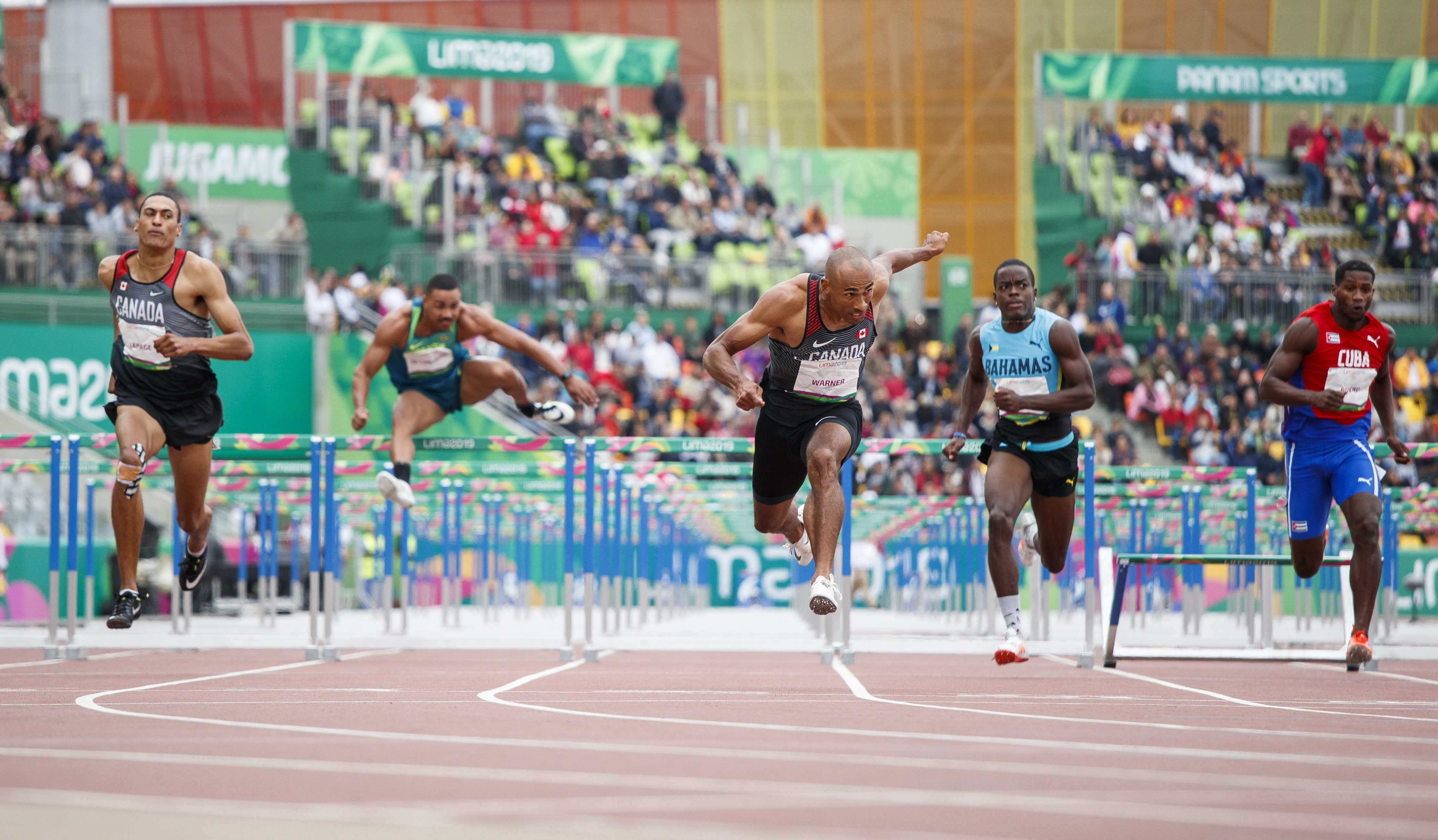 Pierce Lepag et Damian Warner pendant le 110 m haies à Lima 2019