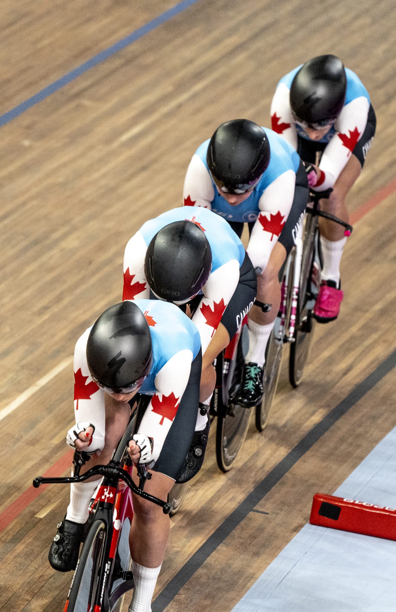 Maggie Coles-Lyster, Erin Attwell, Miriam Brouwer et Laurie Jussaume participent à la finale pour l'or de la poursuite par équipes féminine aux Jeux panaméricains de Lima, au Pérou, le 2 août 2019. Photo : David Jackson