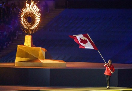 DAJ_20190811_39 Ellie Black porte le drapeau à la cérémonie de fermeture aux Jeux panaméricains de Lima, au Pérou, le 11 août 2019. Photo : Dave Holland/COC