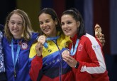 Gabriella Pagé, à droite, a remporté le bronze à l'épreuve du sabre, en escrime, aux Jeux panaméricains de Lima, au Pérou, le 6 août 2019. Photo : Dave Holland/COC