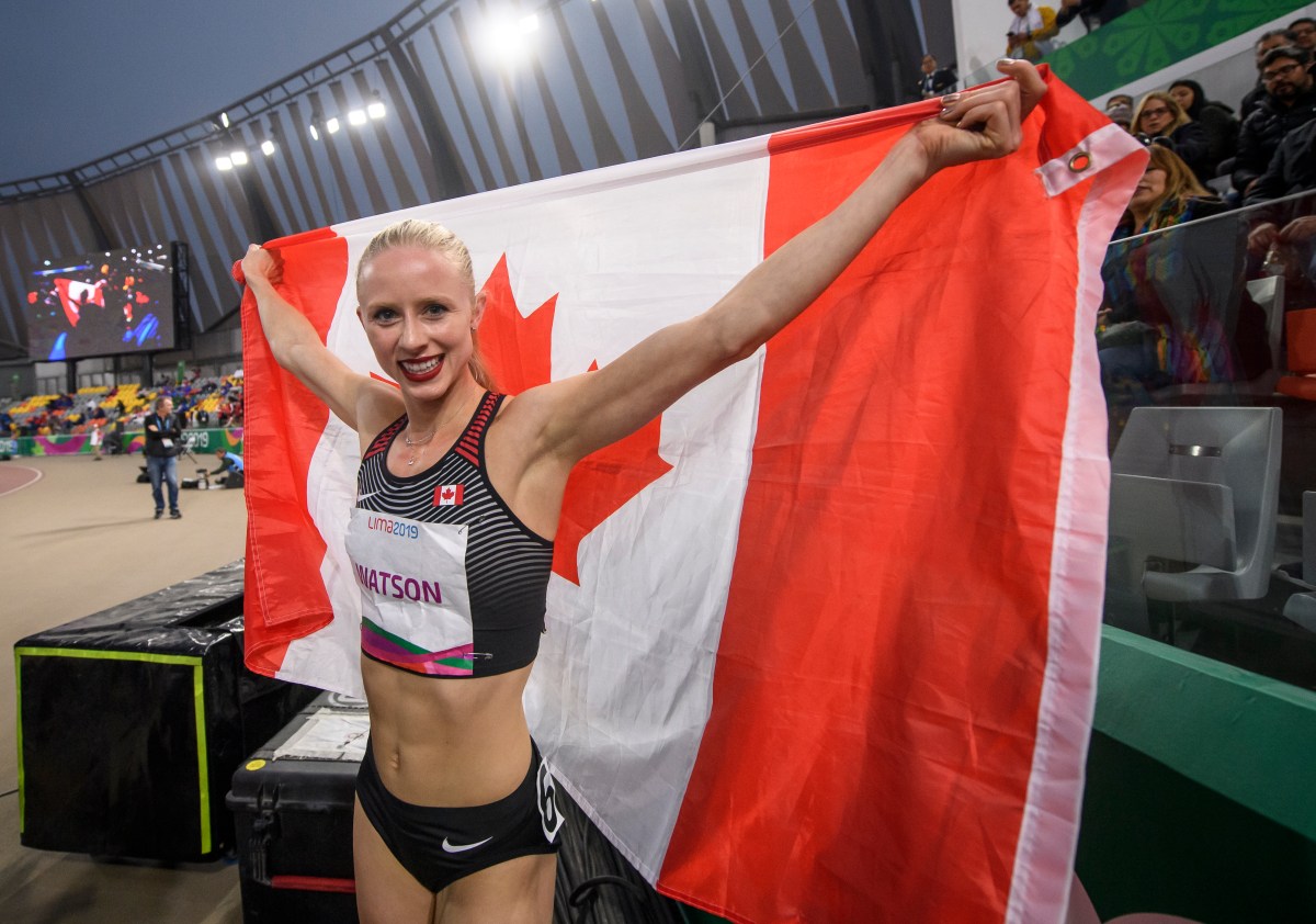 Sage Watson célèbre sa victoire au 400 m haies à Lima 2019