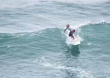 Mathea Olin surfe une vague à Lima 2019