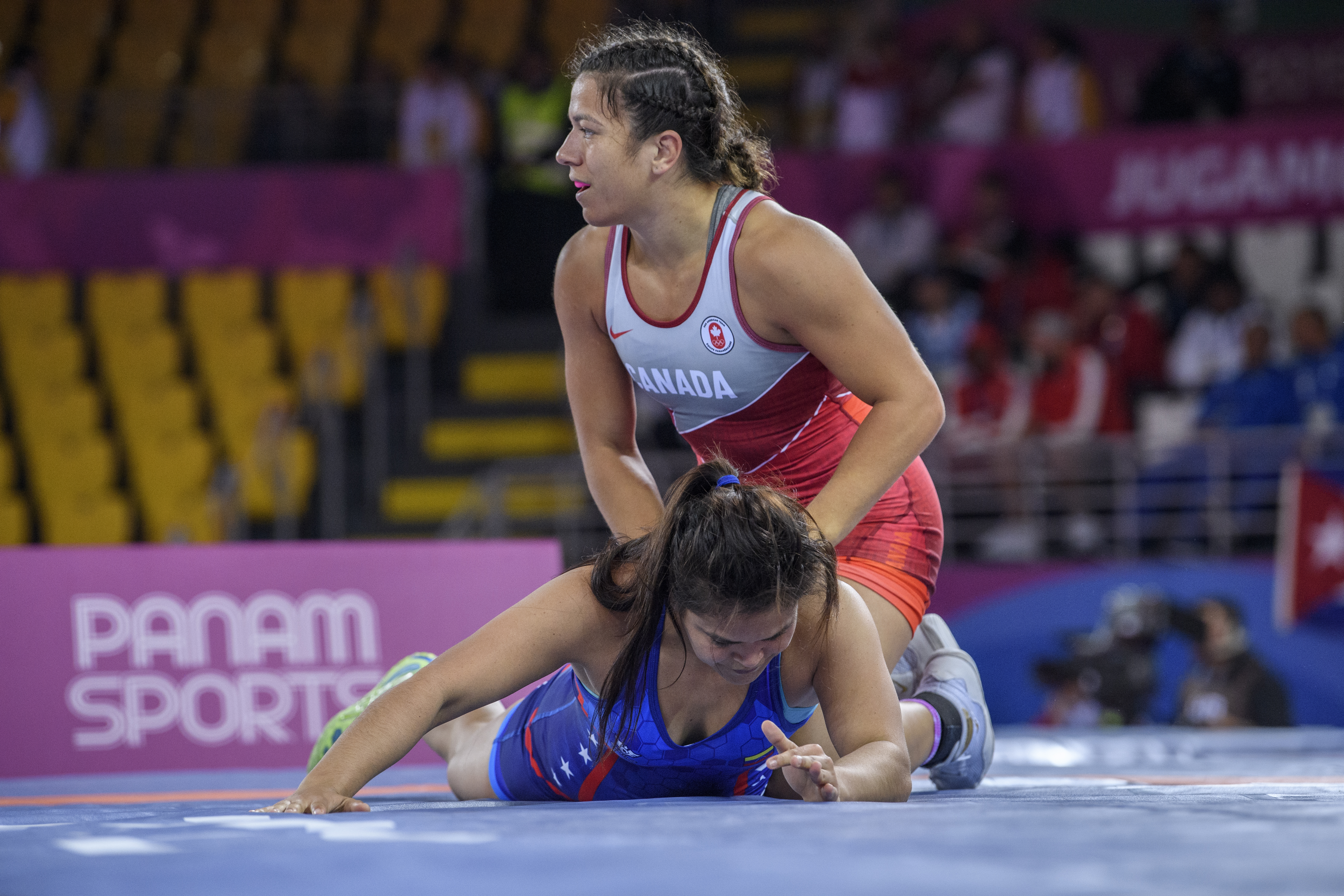 Justina Di Stasio effectue une prise au sol à Lima 2019
