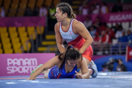 Équipe Canada Justina Di Stasio lutte Lima 2019 Justina Di Stasio effectue une prise au sol à Lima 2019