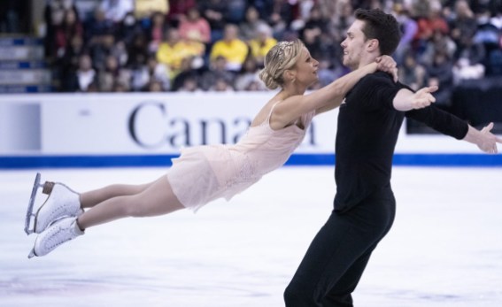 Kirsten Moore-Towers Michael Marinaro Moore-Towers et Marinaro réalisent un porté