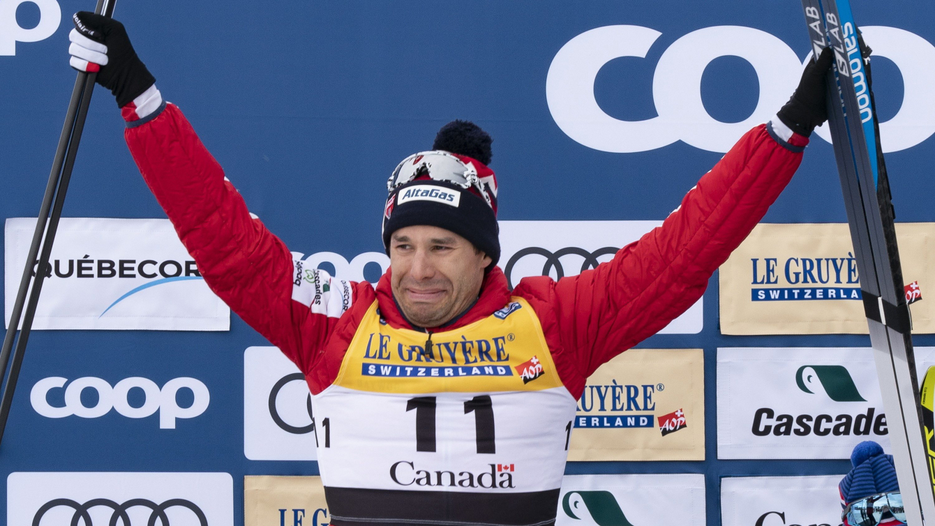 Alex Harvey émotif sur le podium.