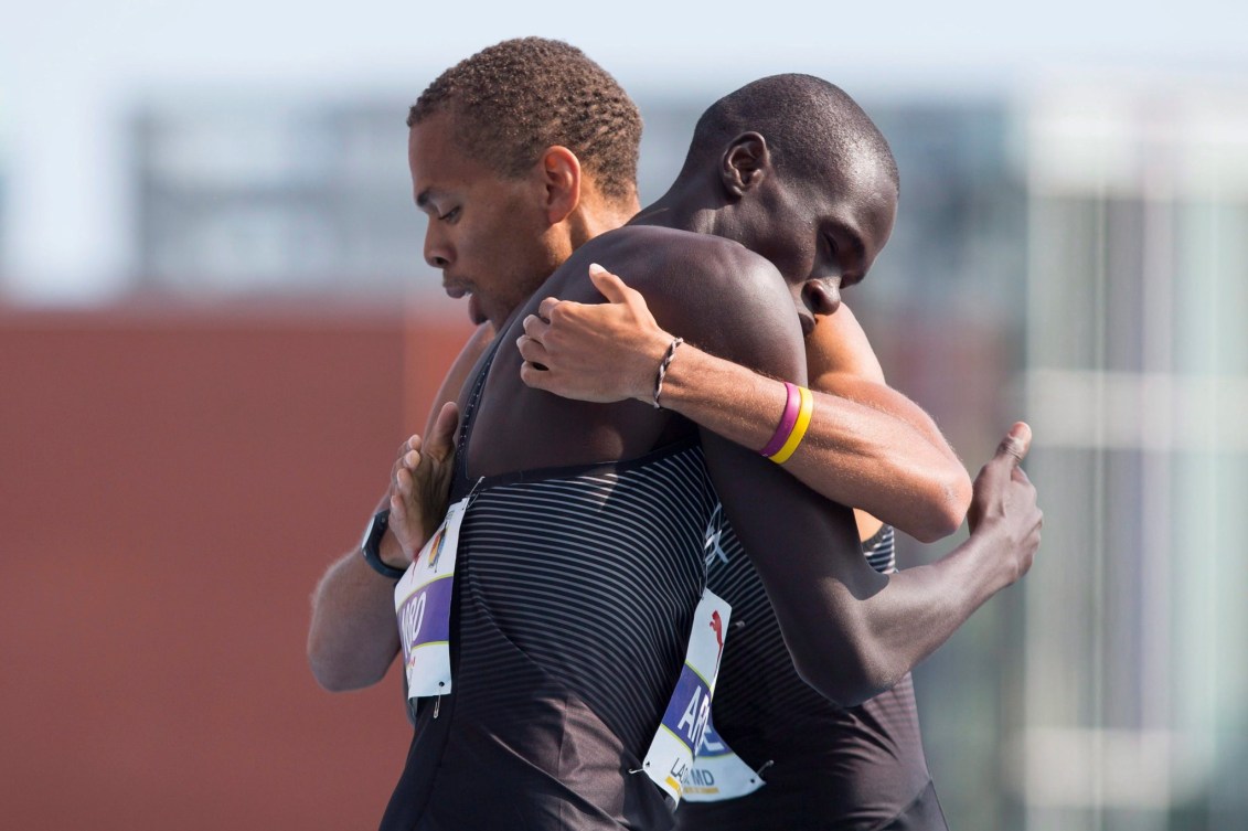 McBride fait une accolade à un compétiteur