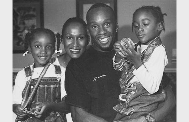 Une photo de la famille Surin prise alors que les enfants étaient encore jeunes