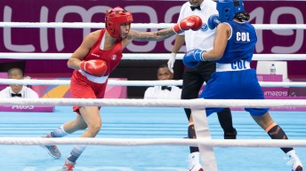 Deux boxeuses lors d'un match aux Jeux panaméricains de Lima 2019.