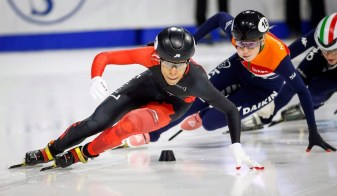Alyson Charles en plein course lors des demi-finales de l'épreuve du 500 m féminin de la Coupe du monde ISU de patinage de vitesse sur courte piste à Calgary, le lundi 4 novembre 2018