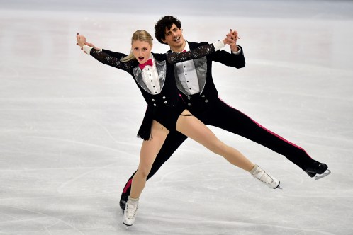 Sweden Figure Skating Worlds Piper Gilles et Paul Poirier du Canada durant le programme de danse rythmée aux Championnats du monde de patinage artistique de Stockholm, en Suède, Venndredi, 26 mars 2021. (AP Photo/Martin Meissner)