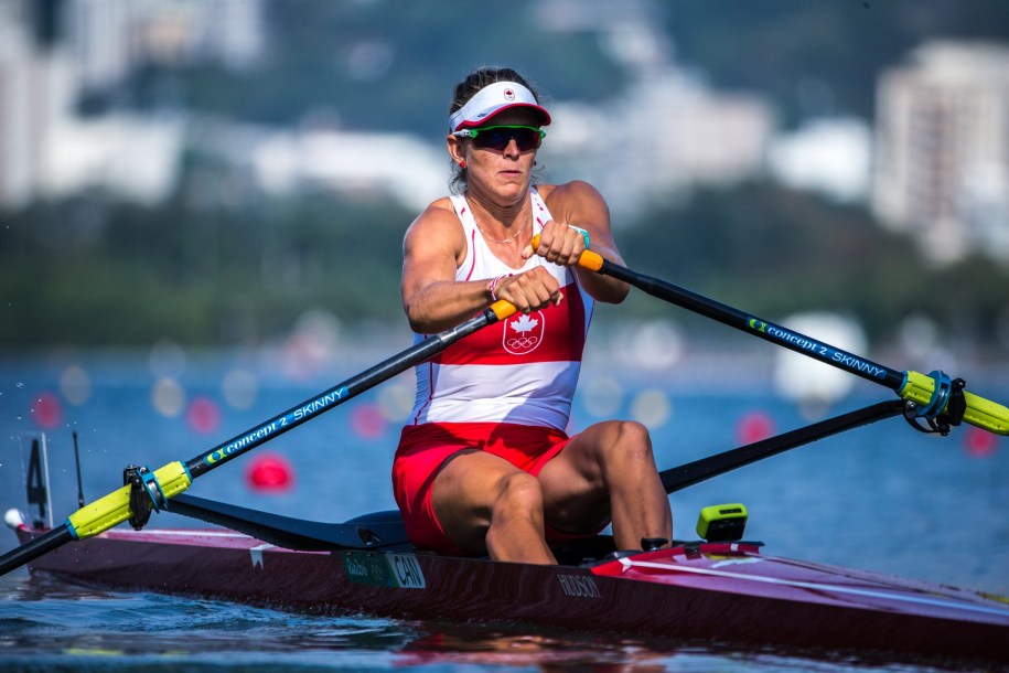 Carling Zeeman pendant une course en skiff aux Jeux olympiques de Rio.