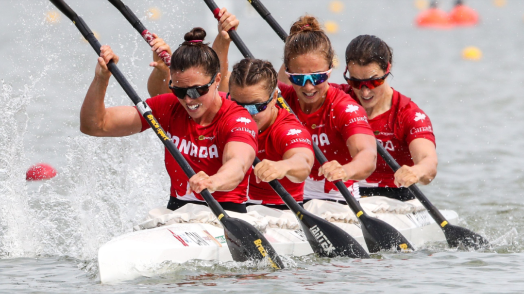 Courtney Stott et ses coéquipières en action.