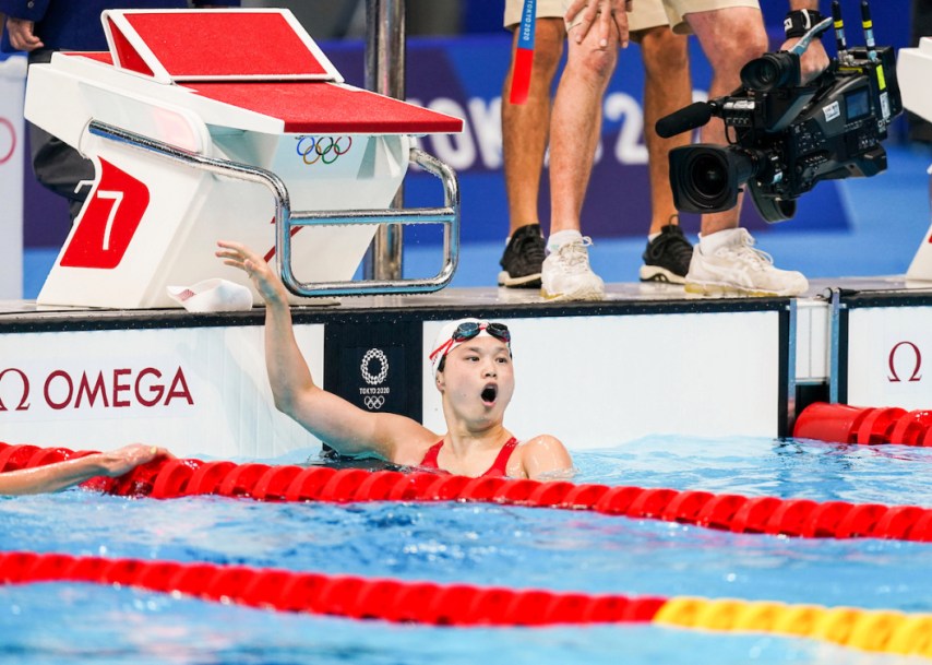 Maggie Mac Neil après avoir remporté la médaille d'or