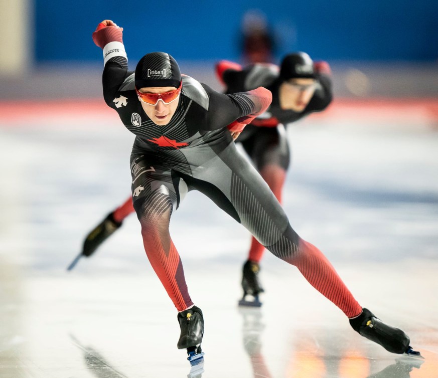 Le patineur Cobbor Howes en pleine course. 