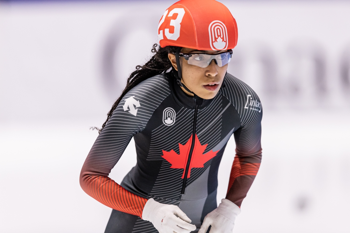 Alyson Charles se prépare avant une course.