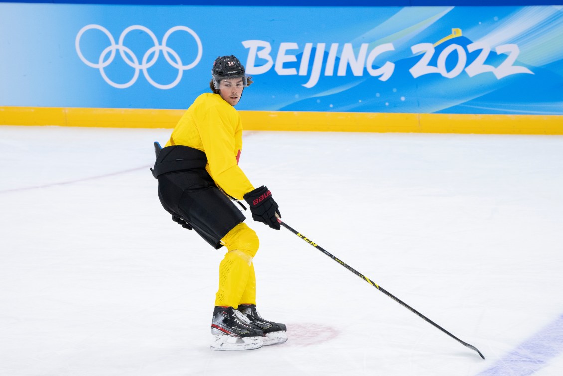 Owen Power à l'entraînement sur la glace à Beijing 2022