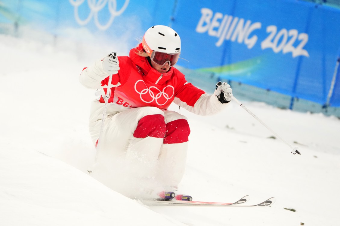 Justine Dufour-Lapointe en action sur la piste de bosses