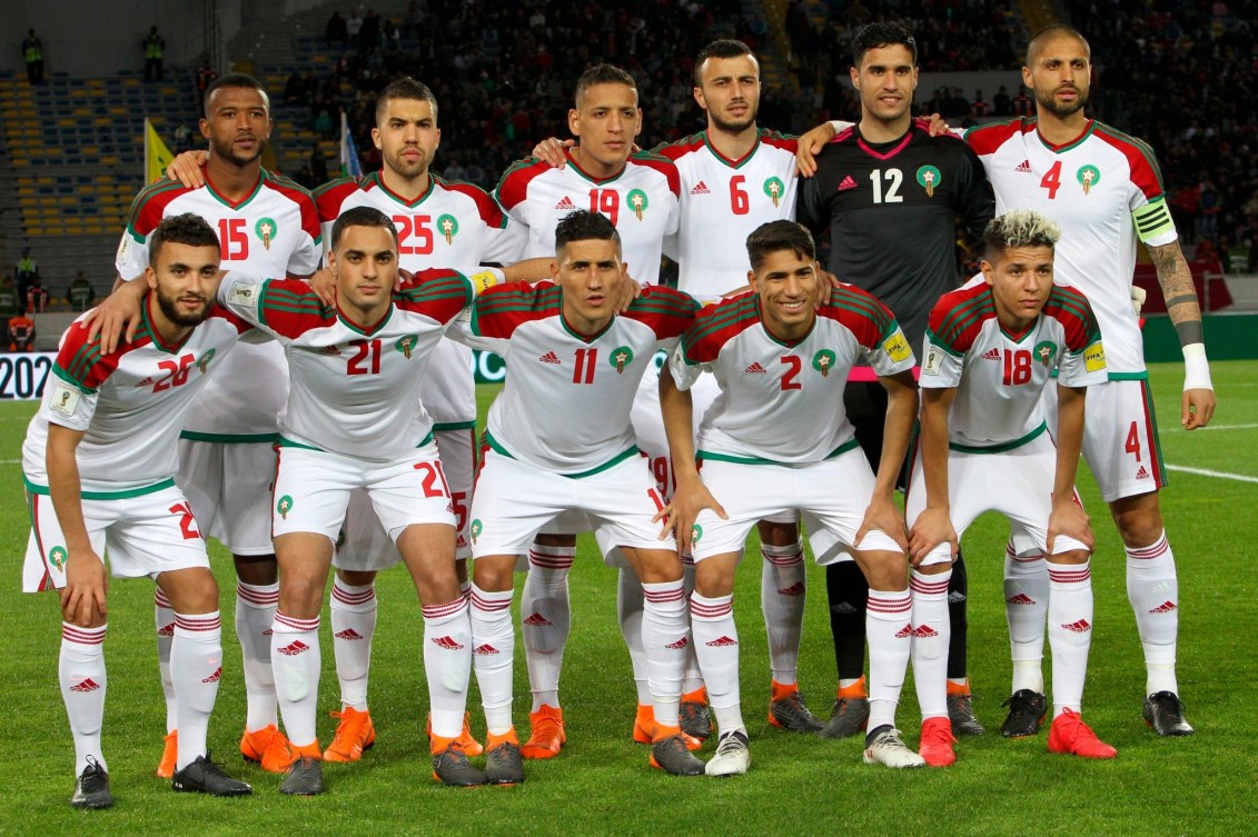 Des joueurs de soccer prennent la pose.