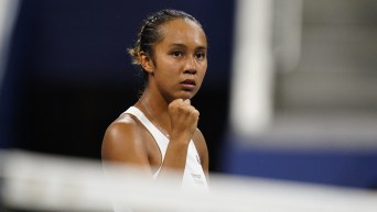 Leylah Fernandez ferme le poing.