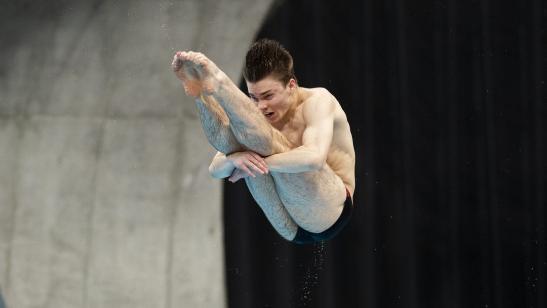 Thomas Ciprick exécute un plongeon