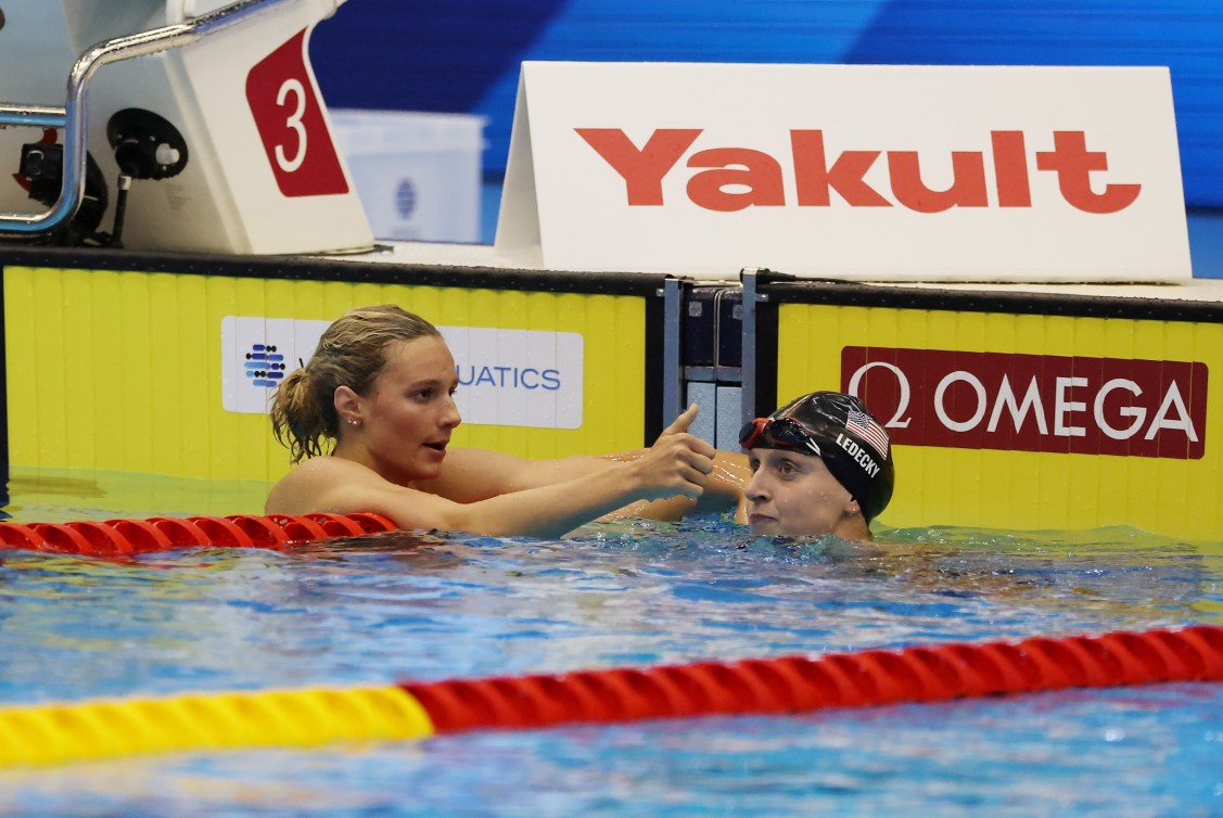Summer McIntosh réagit après une course.