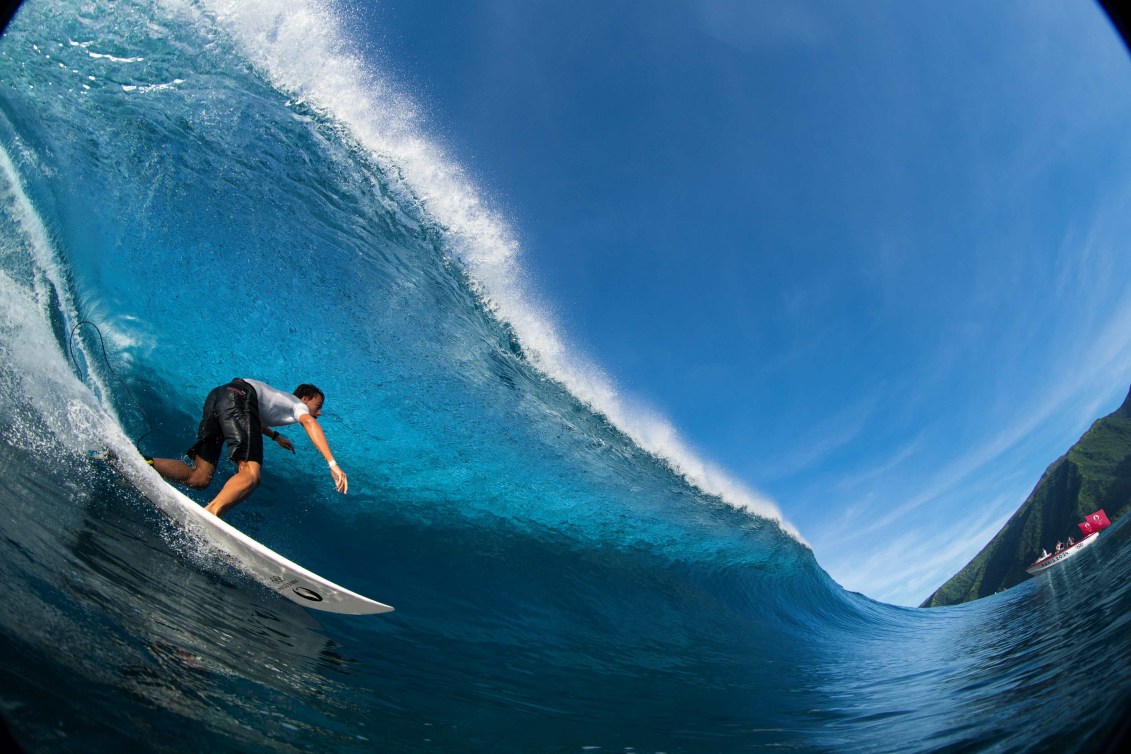 Un surfer en action. 