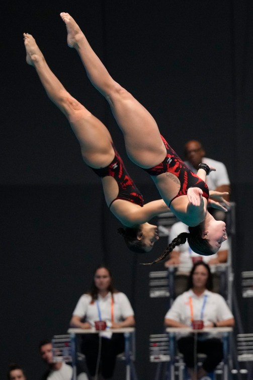 Mia Vallée et Pamela Ware en action au 3 m synchro. 