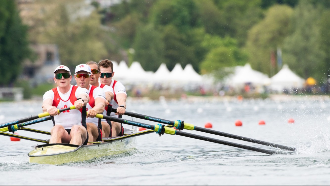 Will Crothers, Gavin Stone, Luke Gadsdon, et Jakub Buczek participent à une compétition de quatre de pointe masculin.