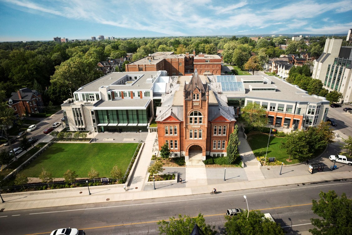 Vue aérienne de la Smith School of Business de l'Université Queen’s.