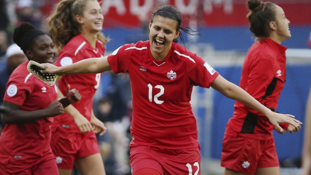 Christine Sinclair sur le terrain.