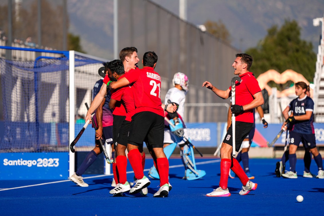 Fin Boothroyd #20 du Canada, arrière gauche, célèbre son but contre les États-Unis lors de la finale de la médaille de bronze du hockey sur gazon