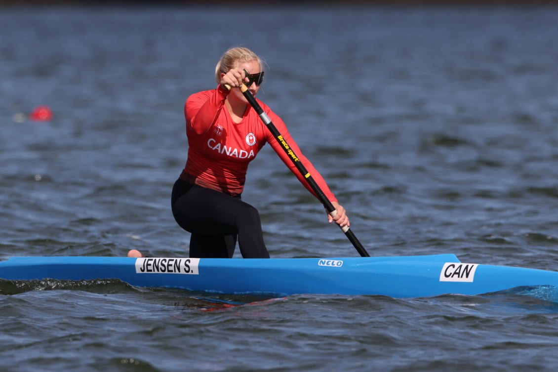 Sophia Jensen pendant une course de C-1. 