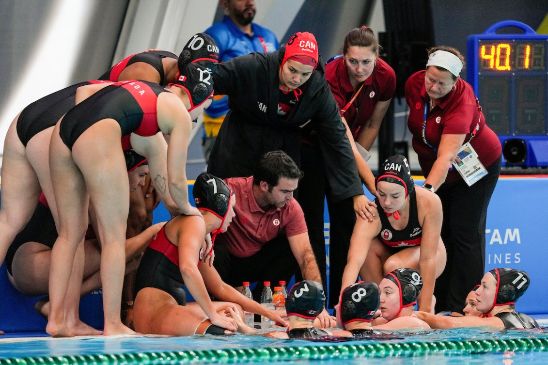 Des joueuses de water-polo avant un match. 